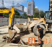 屄屄屄操屄屄高温下的坚守｜道路建设者用汗水铺就畅通路